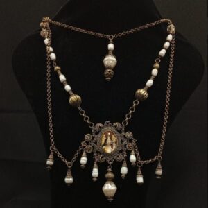 Colgante Virgen Piedra Opalina