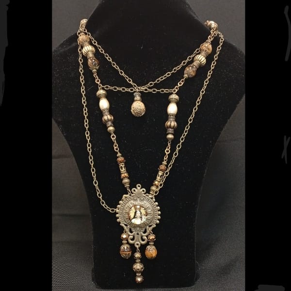 Colgante Virgen Perlas Antiguas
