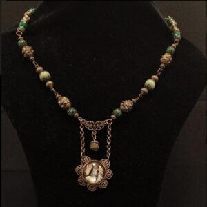 Colgante Virgen Cobre Piedra Verde