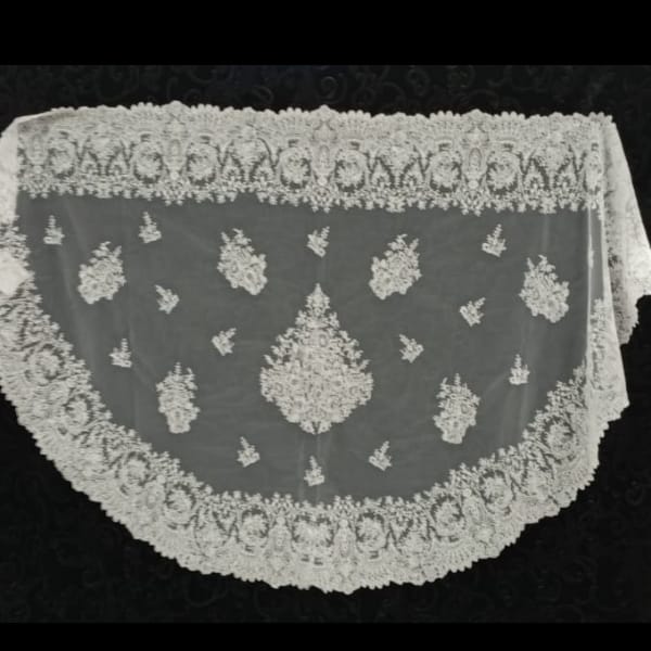 Mantilla Media Luna Morella