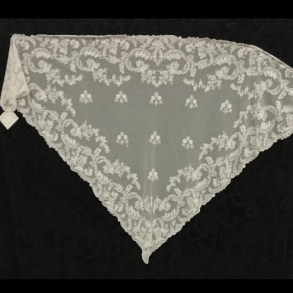 Mantilla Media Luna Antic Ivoire