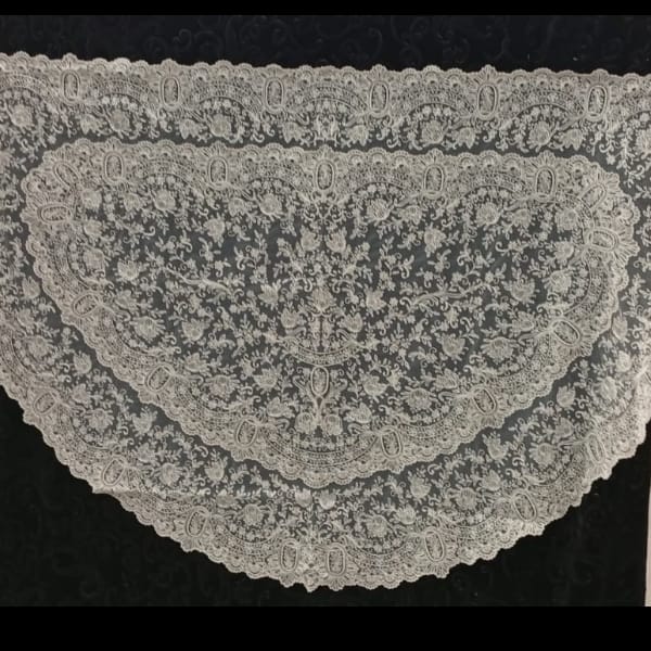 Mantilla Media Luna AV